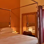 Отель Castelo De 4*